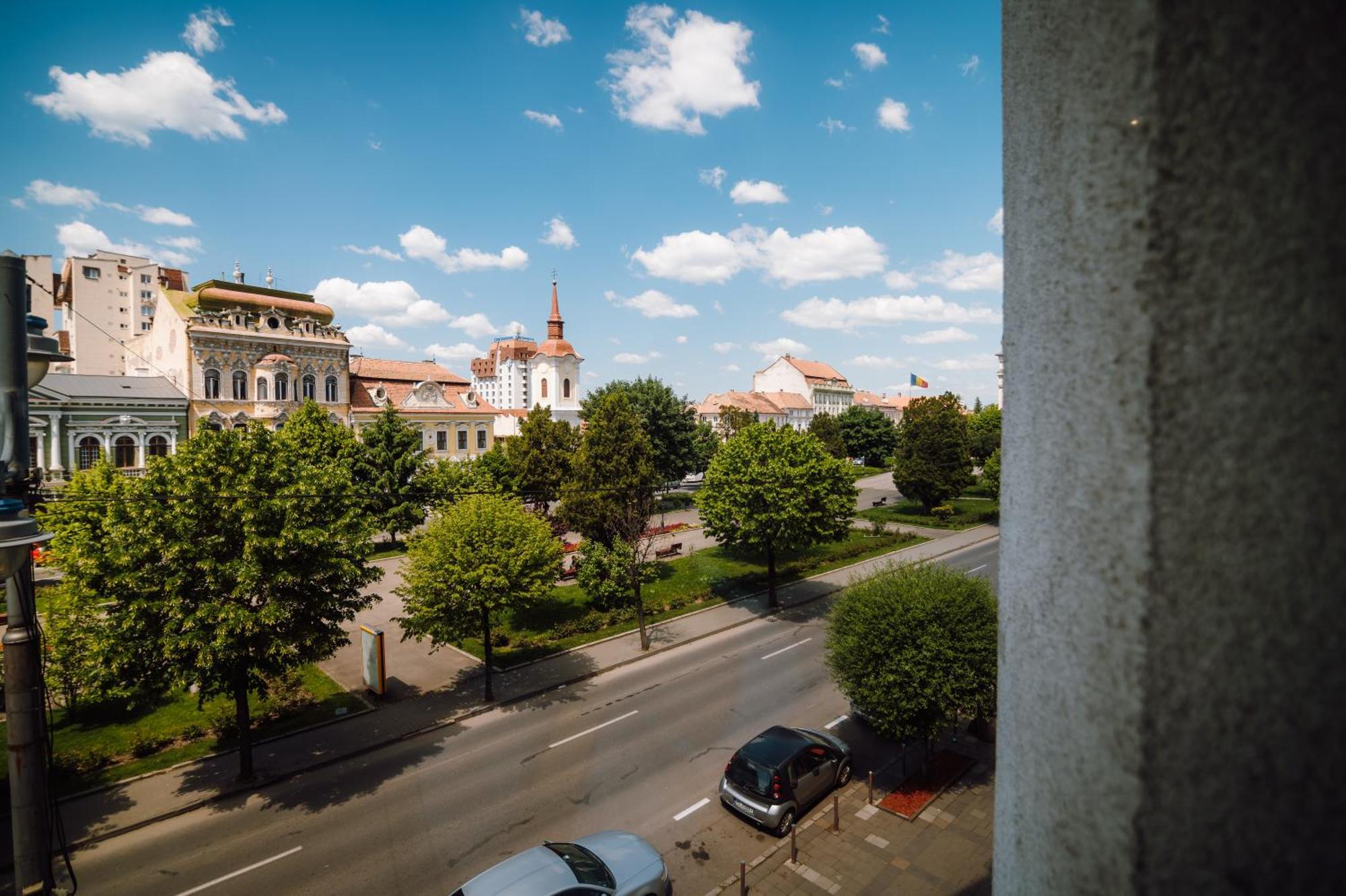 Plaza V Hotel Тыргу-Муреш Экстерьер фото