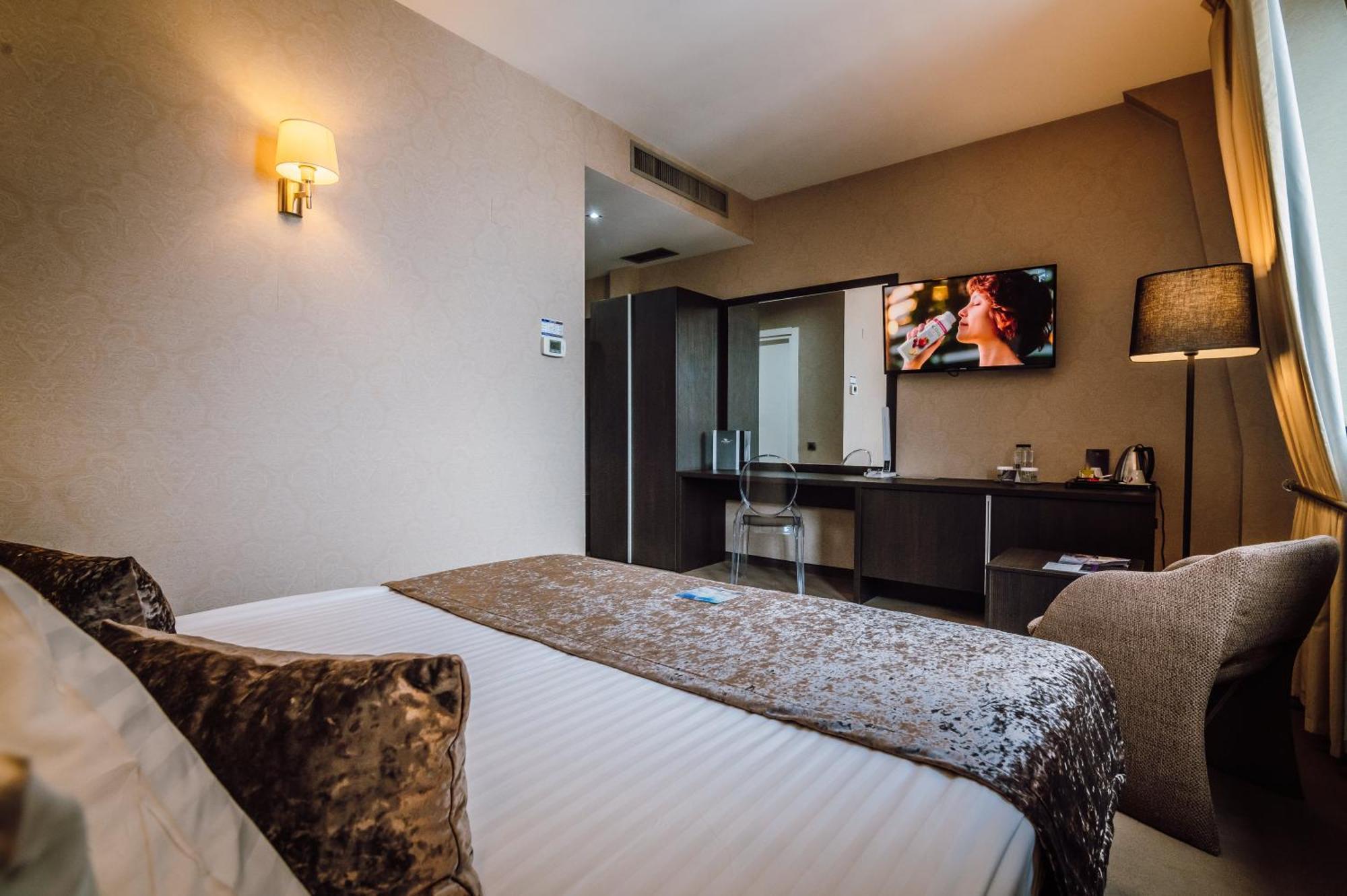 Plaza V Hotel Тыргу-Муреш Экстерьер фото