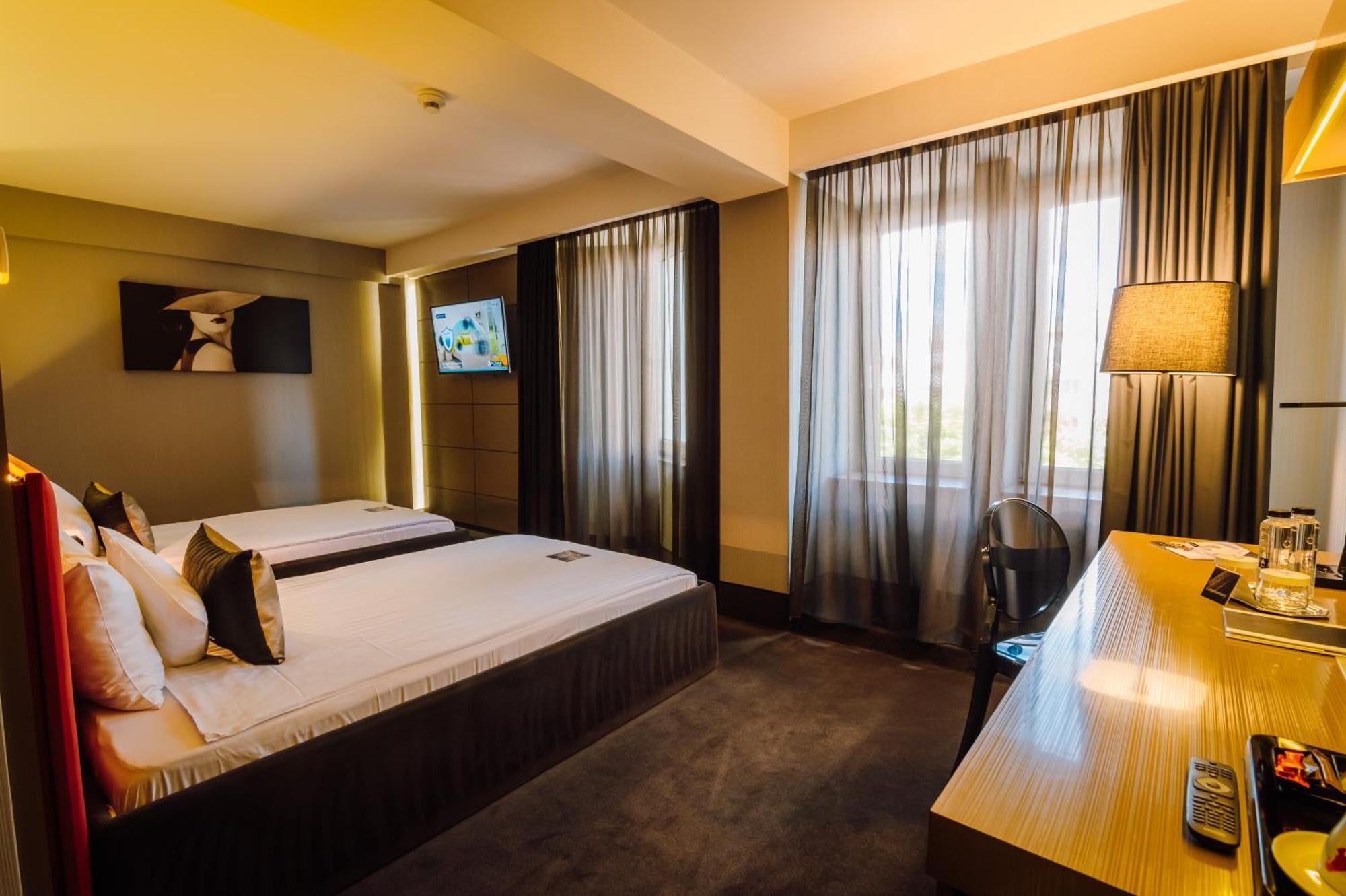Plaza V Hotel Тыргу-Муреш Экстерьер фото